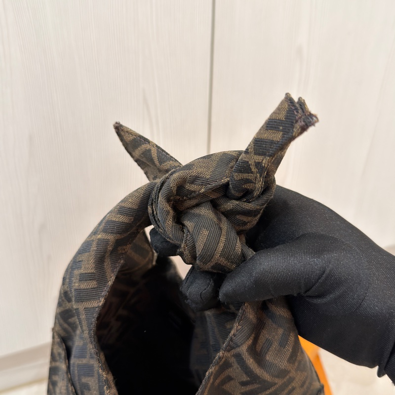 #全新全配🈶購證 #秀款（男女同款） Fendi經典老花菜籃子手提包-12