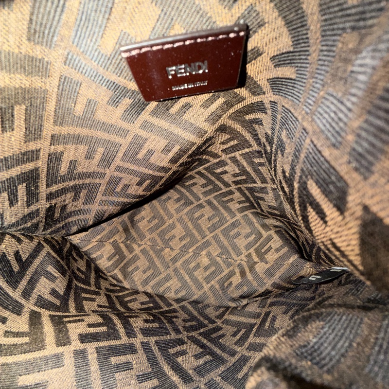 #全新全配🈶購證 #秀款（男女同款） Fendi經典老花菜籃子手提包-13