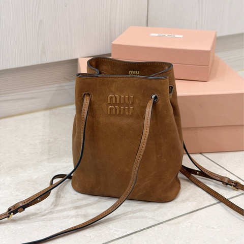 #大全配🈶台灣購證 #全新🉑送禮 Miumiu焦糖棕水桶斜挎包