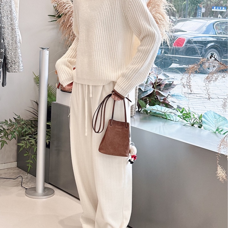 #大全配🈶台灣購證 #全新🉑送禮 Miumiu焦糖棕水桶斜挎包-3