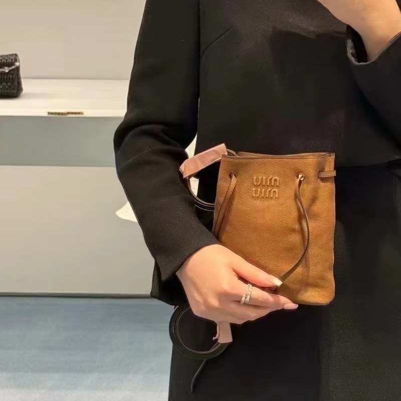 #大全配🈶台灣購證 #全新🉑送禮 Miumiu焦糖棕水桶斜挎包-4