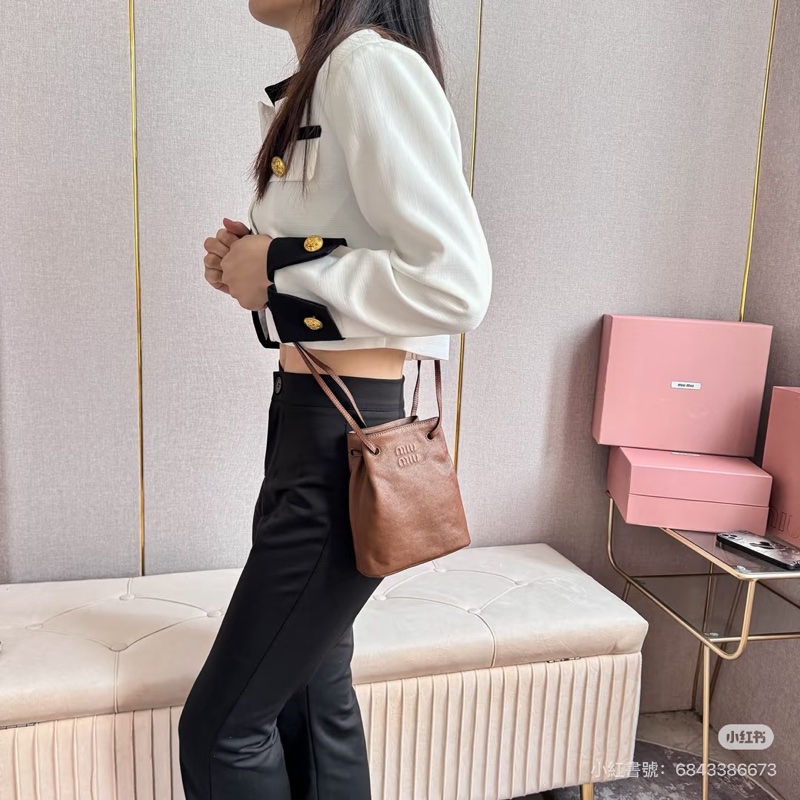 #大全配🈶台灣購證 #全新🉑送禮 Miumiu焦糖棕水桶斜挎包-8