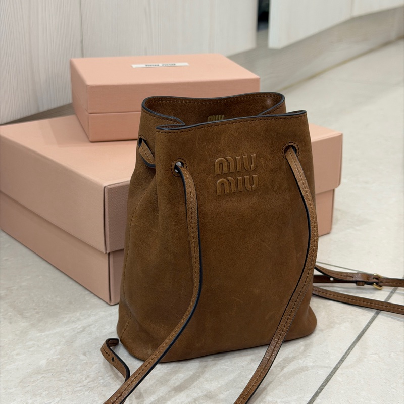 #大全配🈶台灣購證 #全新🉑送禮 Miumiu焦糖棕水桶斜挎包-10