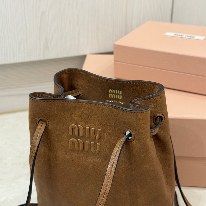 #大全配🈶台灣購證 #全新🉑送禮 Miumiu焦糖棕水桶斜挎包-11