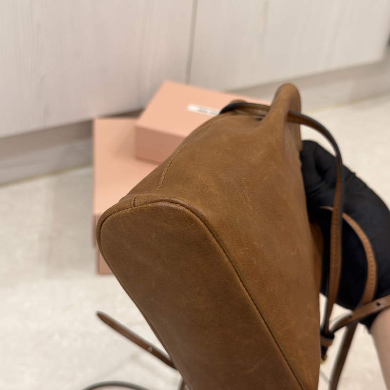 #大全配🈶台灣購證 #全新🉑送禮 Miumiu焦糖棕水桶斜挎包-14