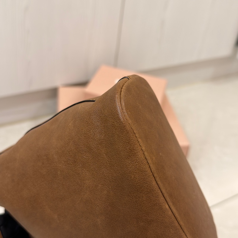 #大全配🈶台灣購證 #全新🉑送禮 Miumiu焦糖棕水桶斜挎包-15