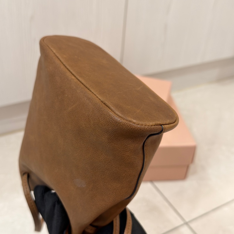 #大全配🈶台灣購證 #全新🉑送禮 Miumiu焦糖棕水桶斜挎包-16