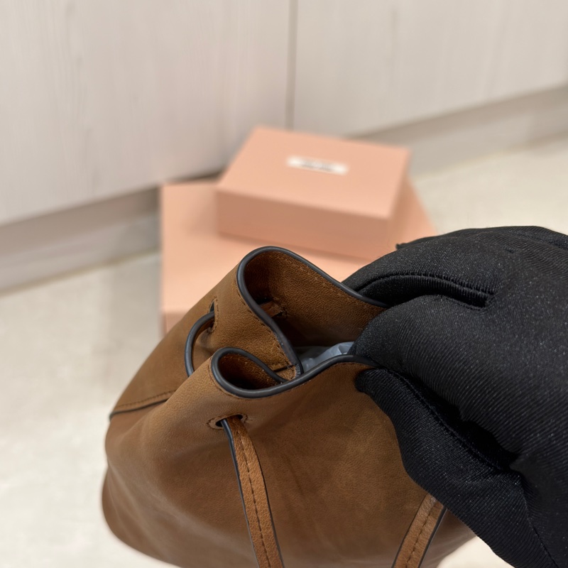 #大全配🈶台灣購證 #全新🉑送禮 Miumiu焦糖棕水桶斜挎包-18