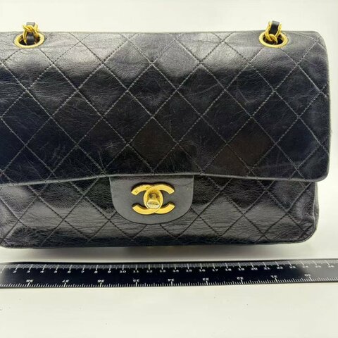 香奈兒 Classic Flap (CF) 系列黑金中號斜挎包