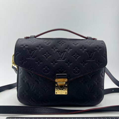 路易威登 Pochette Metis 全皮壓紋郵差包