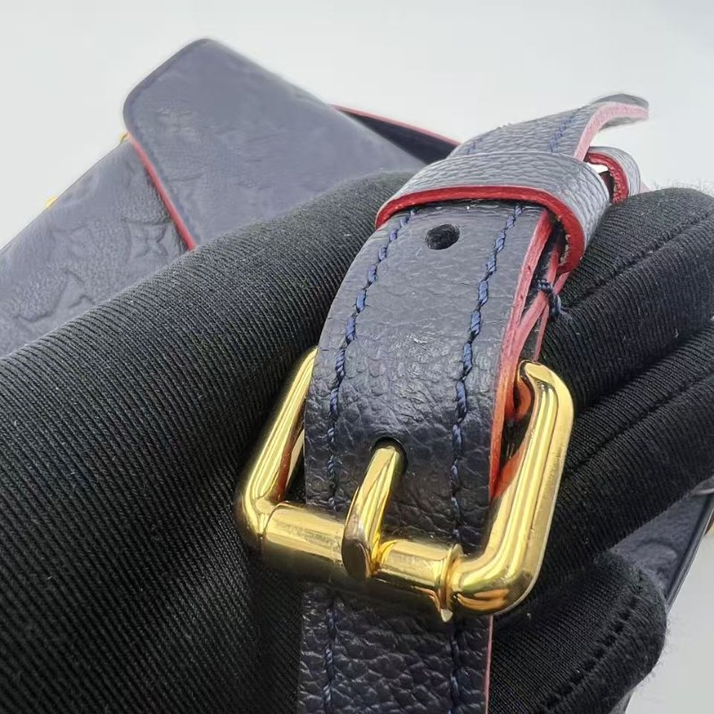 路易威登 Pochette Metis 全皮壓紋郵差包-24