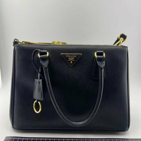 普拉達 Galleria 系列中號 Saffiano 皮革殺手包
