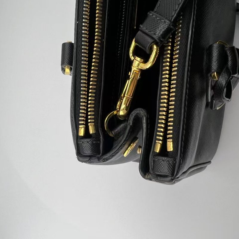 普拉達 Galleria 系列中號 Saffiano 皮革殺手包-1