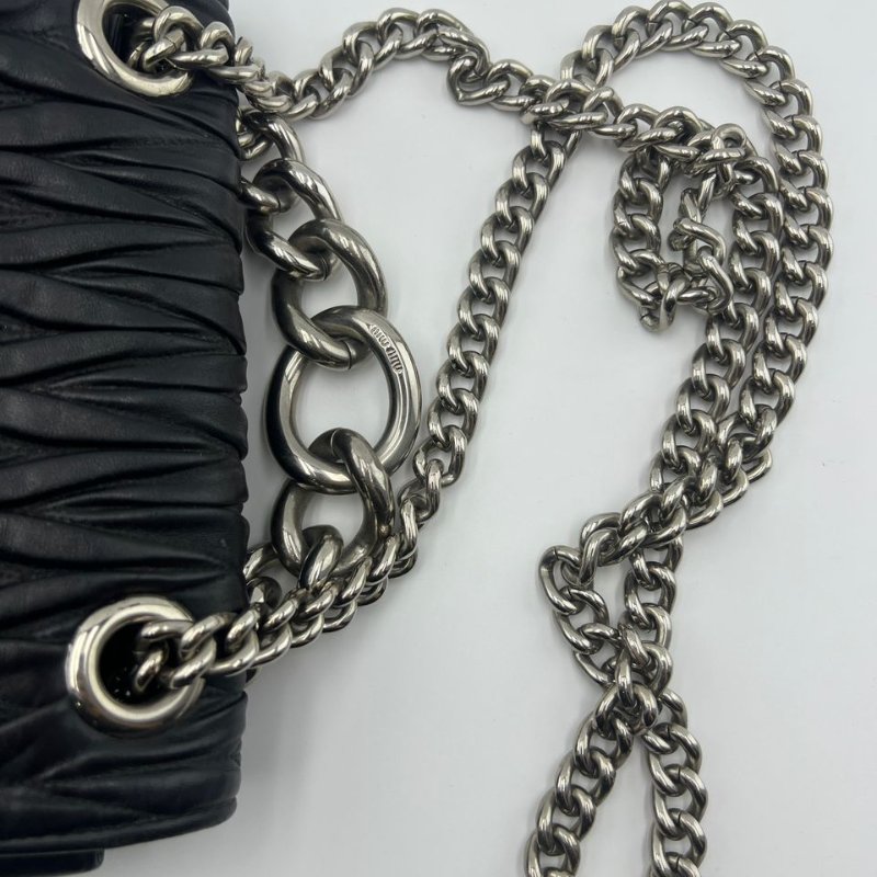 繆繆 Matelassé 系列褶皺皮革鍊條包-17