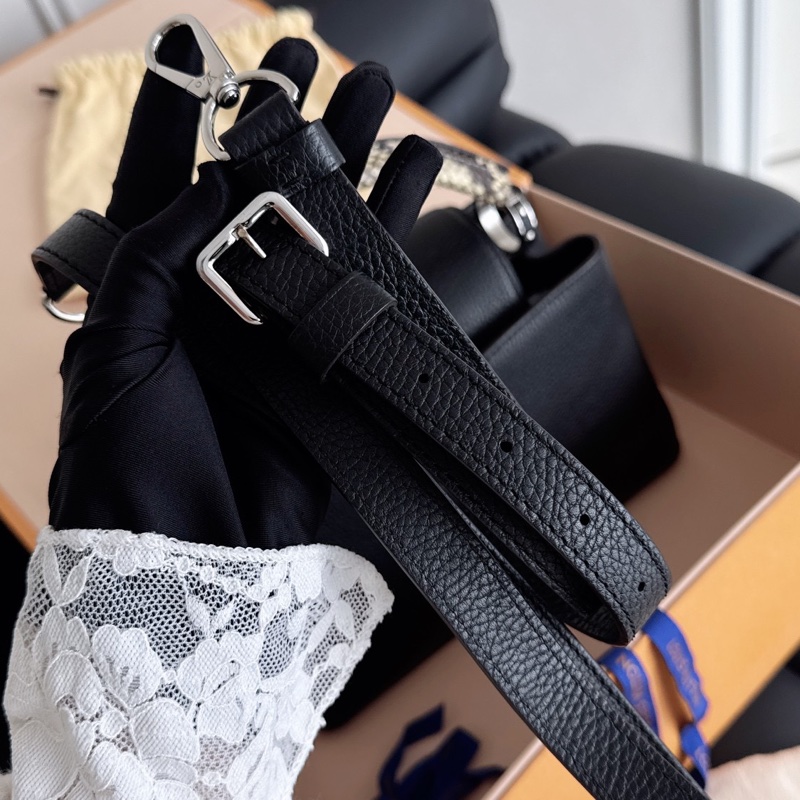 【近新閒置品】Louis Vuitton 路易威登LV 黑銀Capucines BB🐍蛇皮手柄卡普辛 手提斜挎包-16