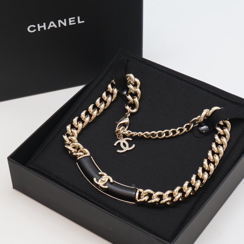 CHANEL 25A雙C皮革粗頸鍊-6