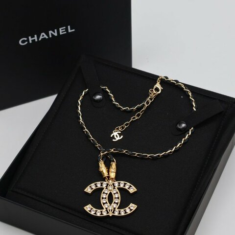 CHANEL 23A縷空雙C水鑽皮穿鍊項鍊