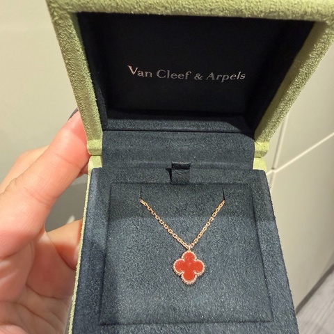 Van Cleef & Arpels Sweet Alhambra 小號紅花
