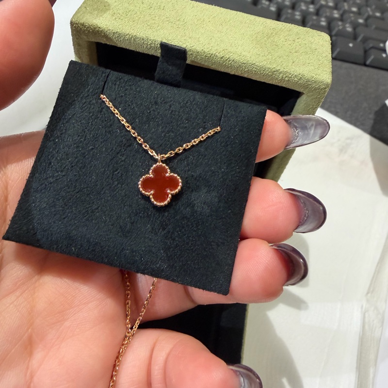 Van Cleef & Arpels Sweet Alhambra 小號紅花-1