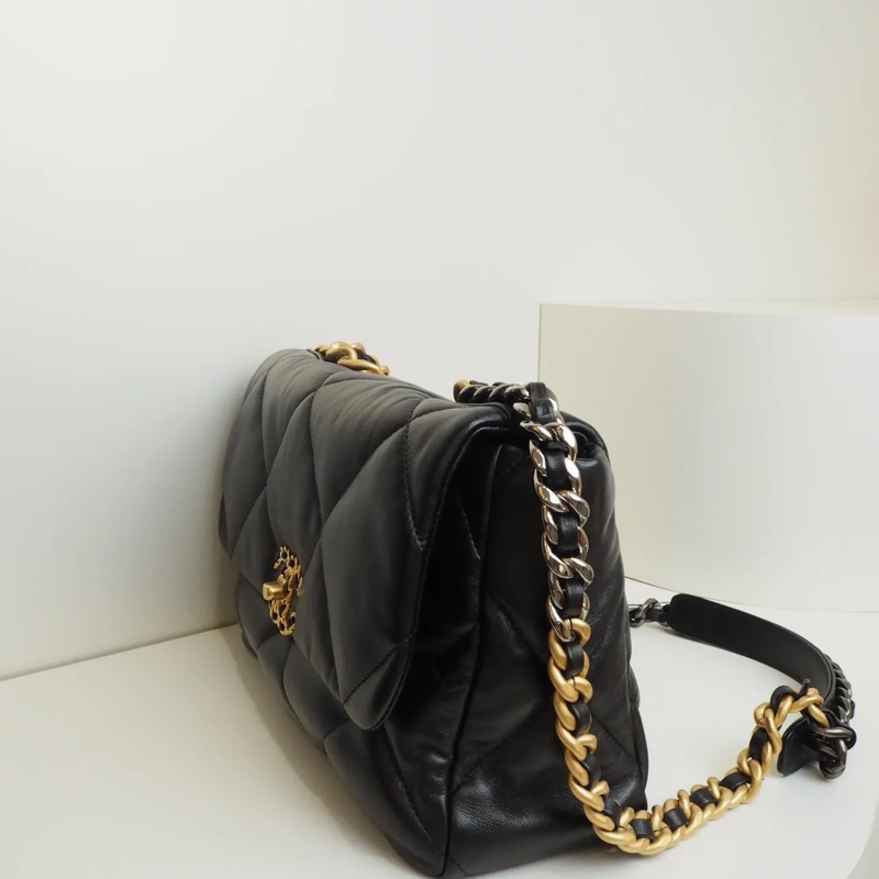 CHANEL 黑金 19 bag中號-1