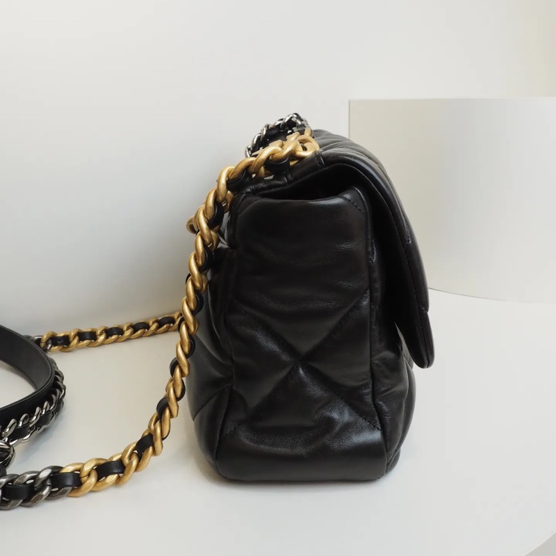 CHANEL 黑金 19 bag中號-11