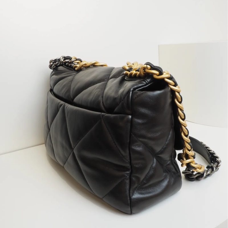CHANEL 黑金 19 bag中號-12
