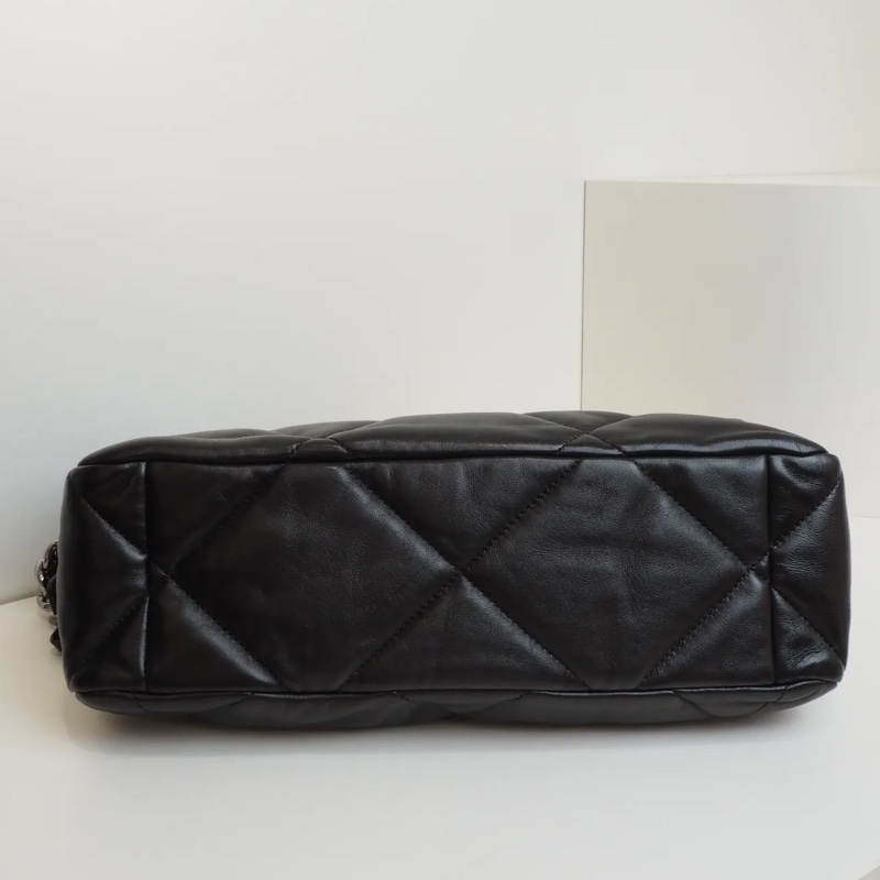 CHANEL 黑金 19 bag中號-13