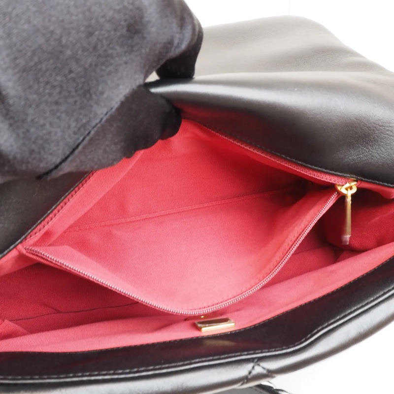 CHANEL 黑金 19 bag中號-18