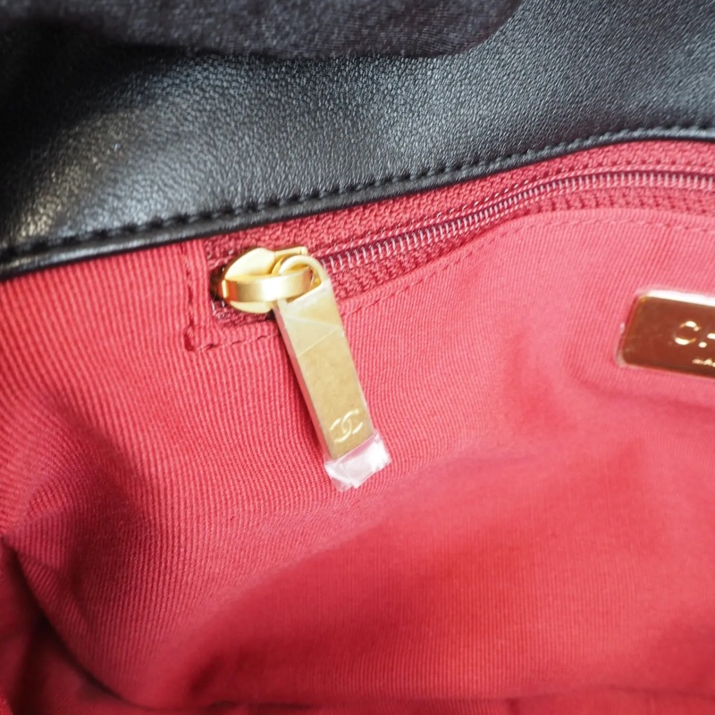 CHANEL 黑金 19 bag中號-23