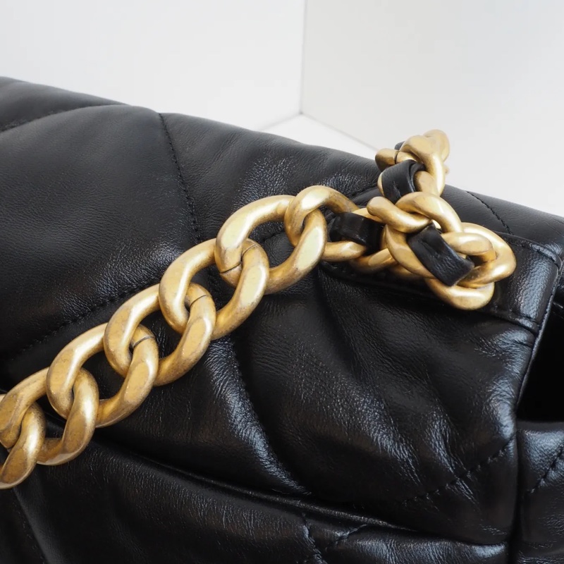 CHANEL 黑金 19 bag中號-26