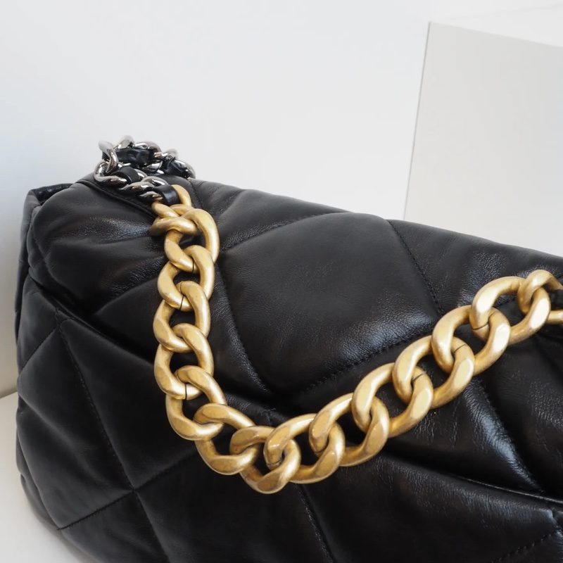 CHANEL 黑金 19 bag中號-27