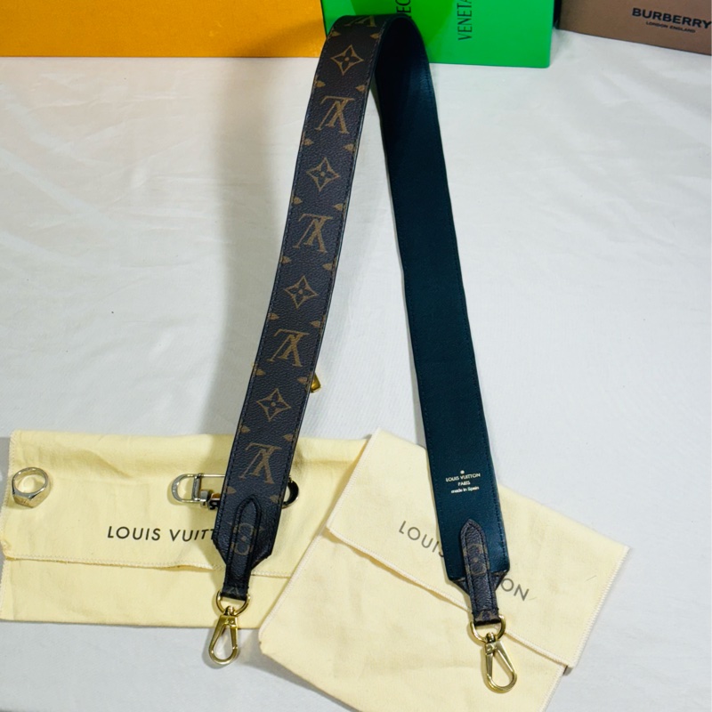 ‼️全台最甜近新美品 LV新款寬背帶/肩帶 Louis Vuitton 路易威登雙面用-0