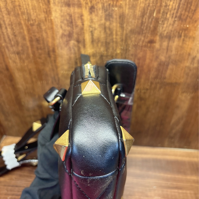 Valentino 黑色鉚釘菱格紋斜挎包-5