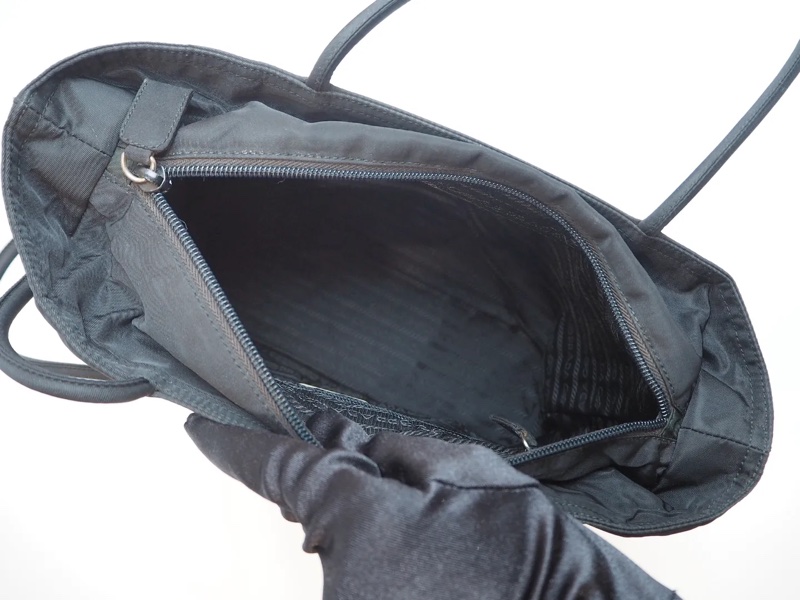 PRADA 降落傘單肩包-16