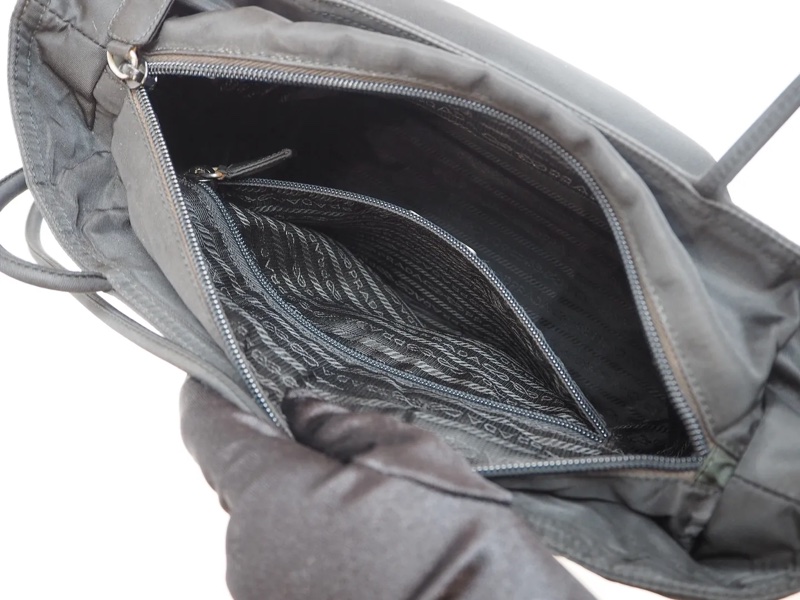 PRADA 降落傘單肩包-17