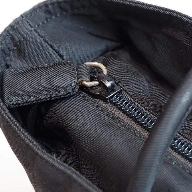 PRADA 降落傘單肩包-19