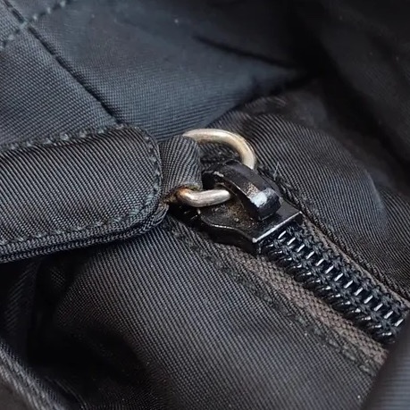 PRADA 降落傘單肩包-20