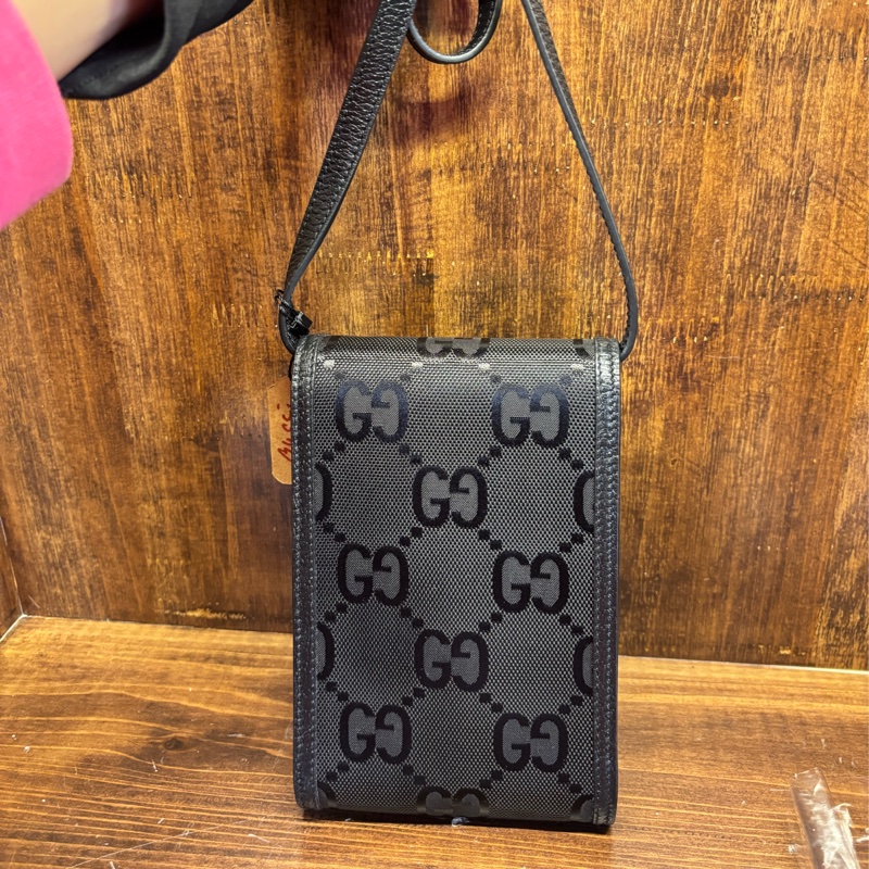 Gucci Off The Grid 黑色斜挎包-1