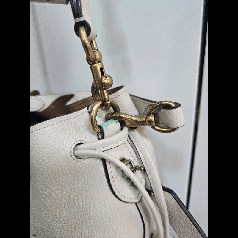 COACH Lora Bucket白色水桶包-10