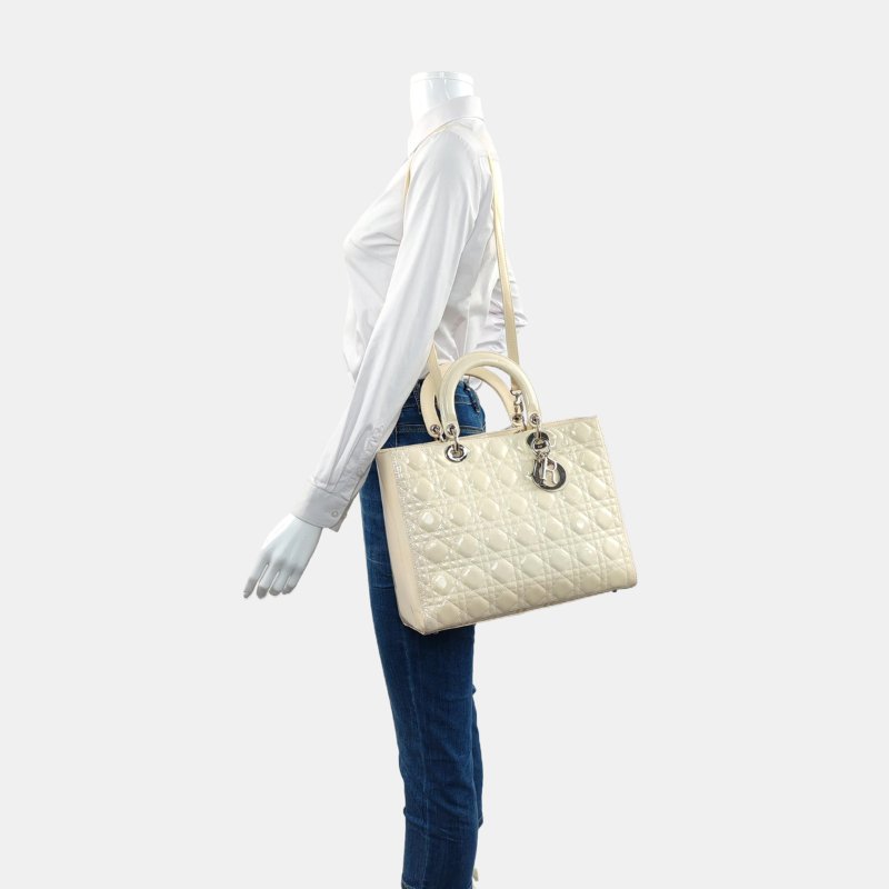 DIOR Lady Dior 大號米色漆皮藤格紋絎縫戴妃七格單肩包手提包銀色五金可拆卸肩帶-1