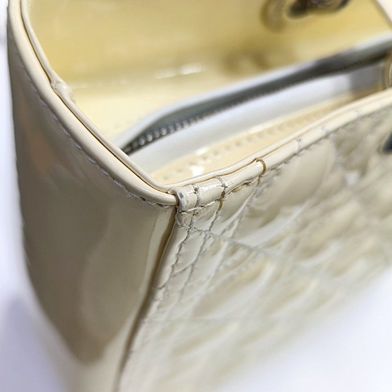 DIOR Lady Dior 大號米色漆皮藤格紋絎縫戴妃七格單肩包手提包銀色五金可拆卸肩帶-17