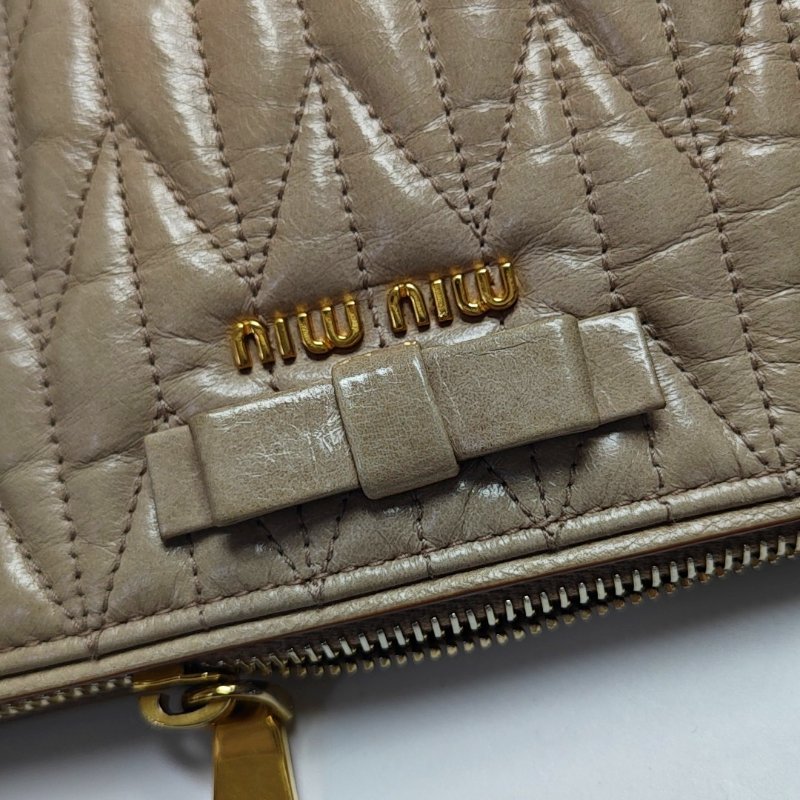 Miu Miu卡其色牛皮單肩包斜挎包金色五金-8