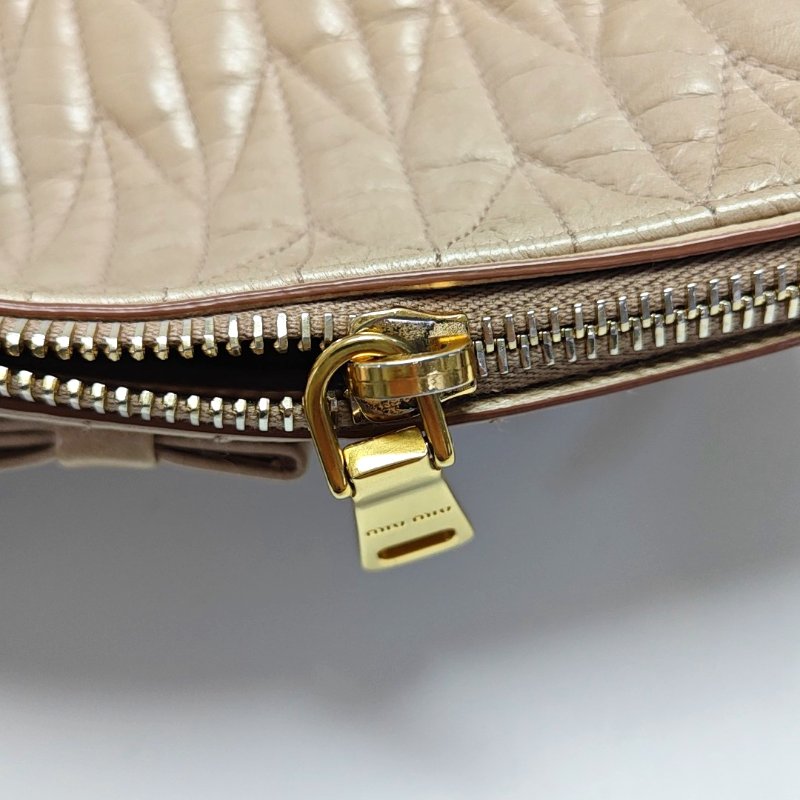 Miu Miu卡其色牛皮單肩包斜挎包金色五金-11