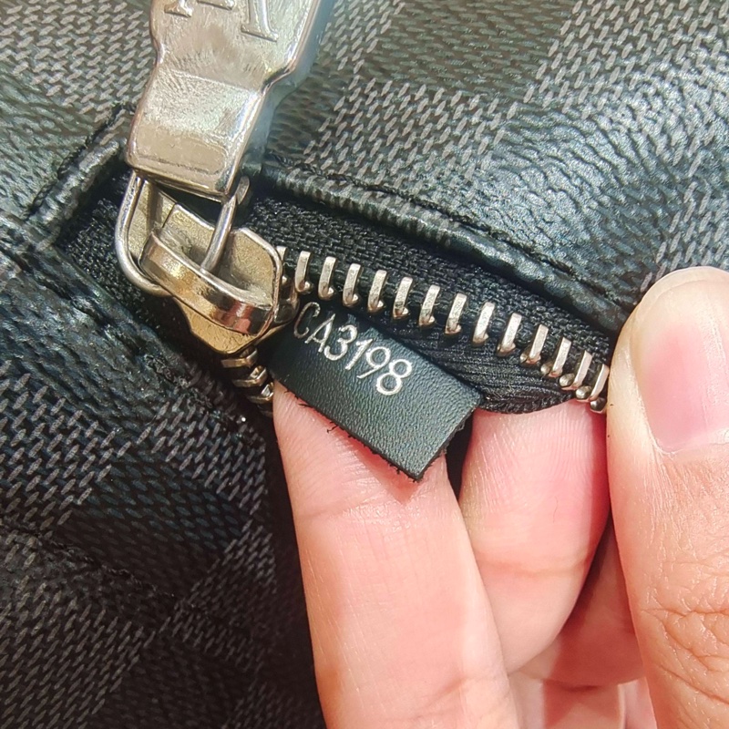 97新LouisVuitton路易威登 District 黑棋盤格翻蓋郵差包 38*30cm-7