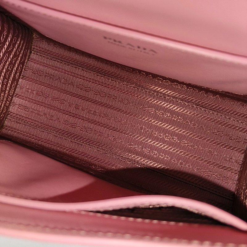 PRADA Monochrome粉色牛皮十字紋斜挎包銀色五金-6