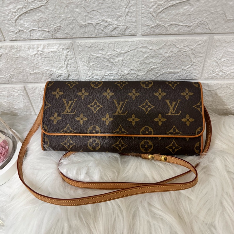 LOUIS VUITTON LV M51852 RiE 肩背 小包-0