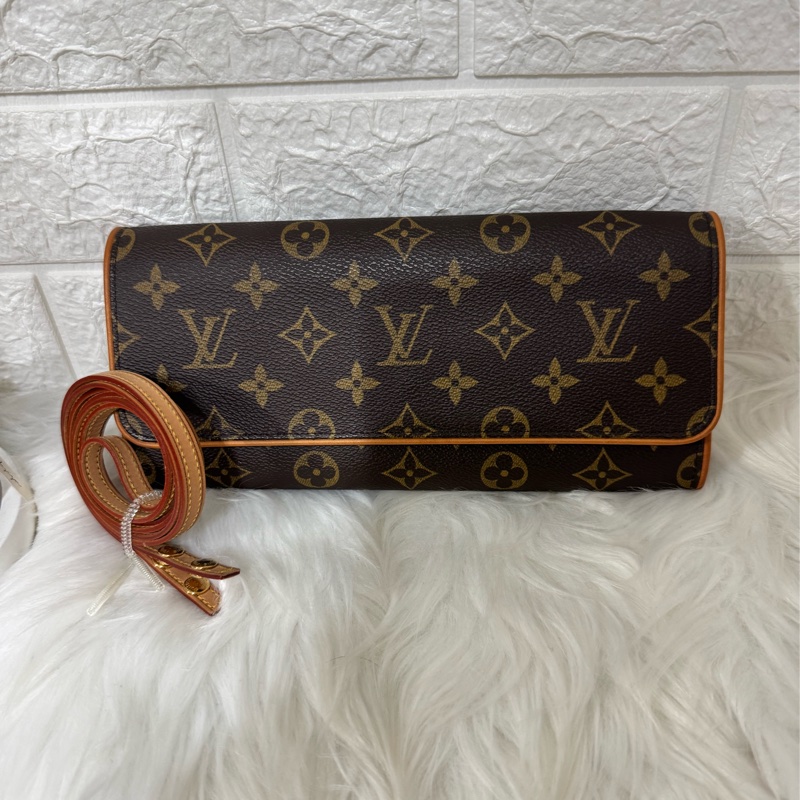 LOUIS VUITTON LV M51852 RiE 肩背 小包-1