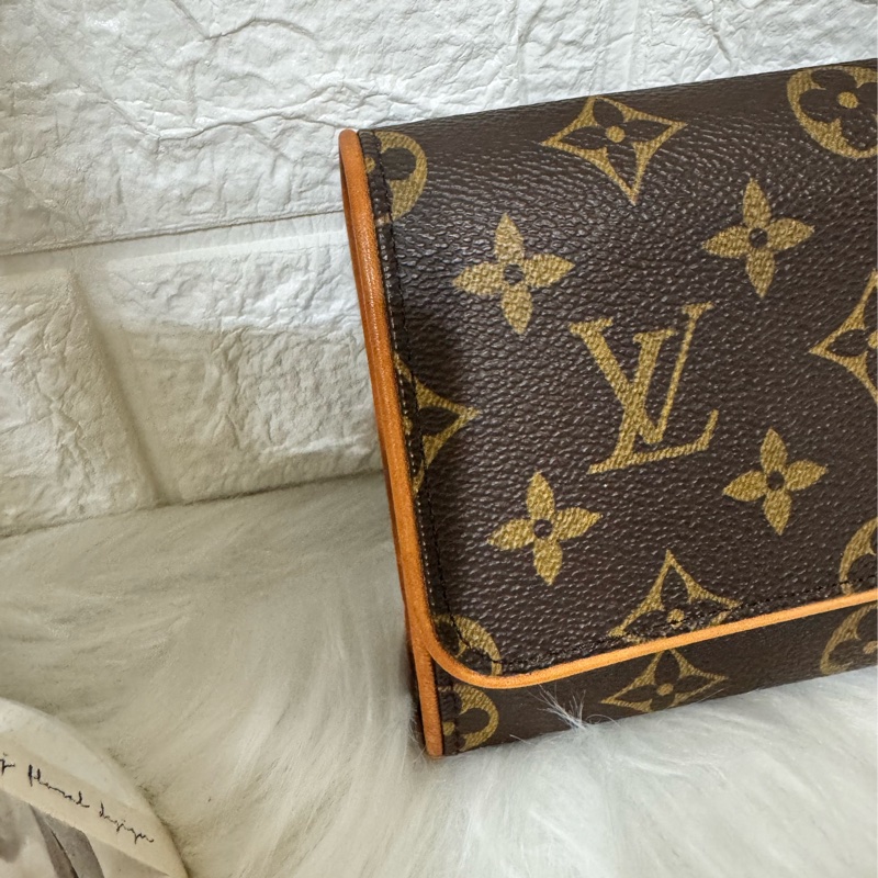 LOUIS VUITTON LV M51852 RiE 肩背 小包-8