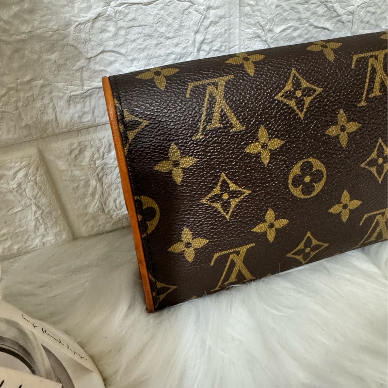 LOUIS VUITTON LV M51852 RiE 肩背 小包-11