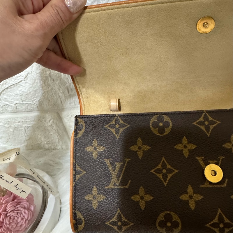 LOUIS VUITTON LV M51852 RiE 肩背 小包-15